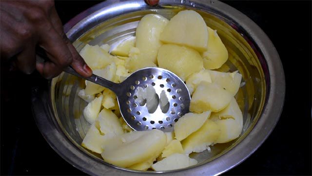 Mash potatoes to make aloo cutlet