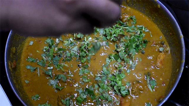 Put coriander leaves to make Andhra Style Chicken Gravy.