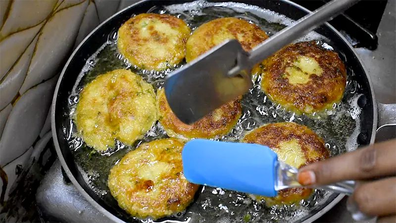 Crispy Aloo Cutlet Recipe (Golden Indian Potato Patties) Shallow fry aloo cutlet recipes to golden brown colour