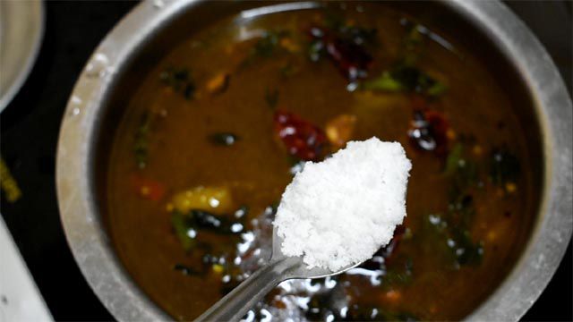 Add salt to make rasam recipe