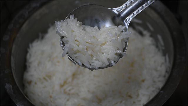 Cook rice with non-sticky grains.